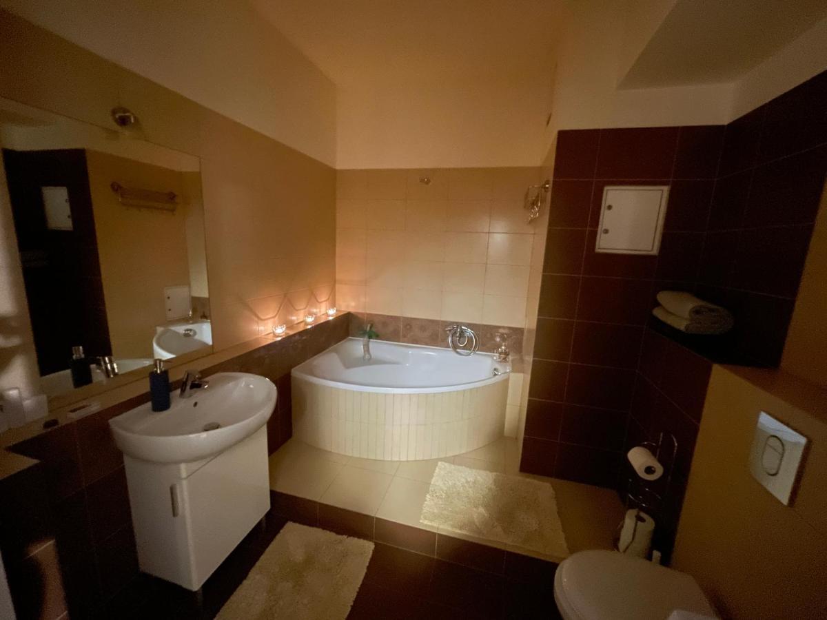 Triton Park Apartaments Warschau Buitenkant foto